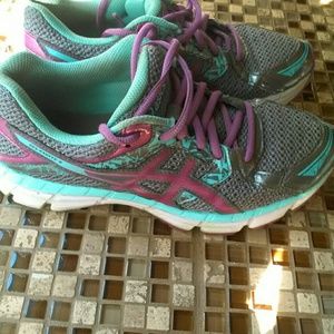 Nice Asics Gel-Excite 3 ladies size 7.5